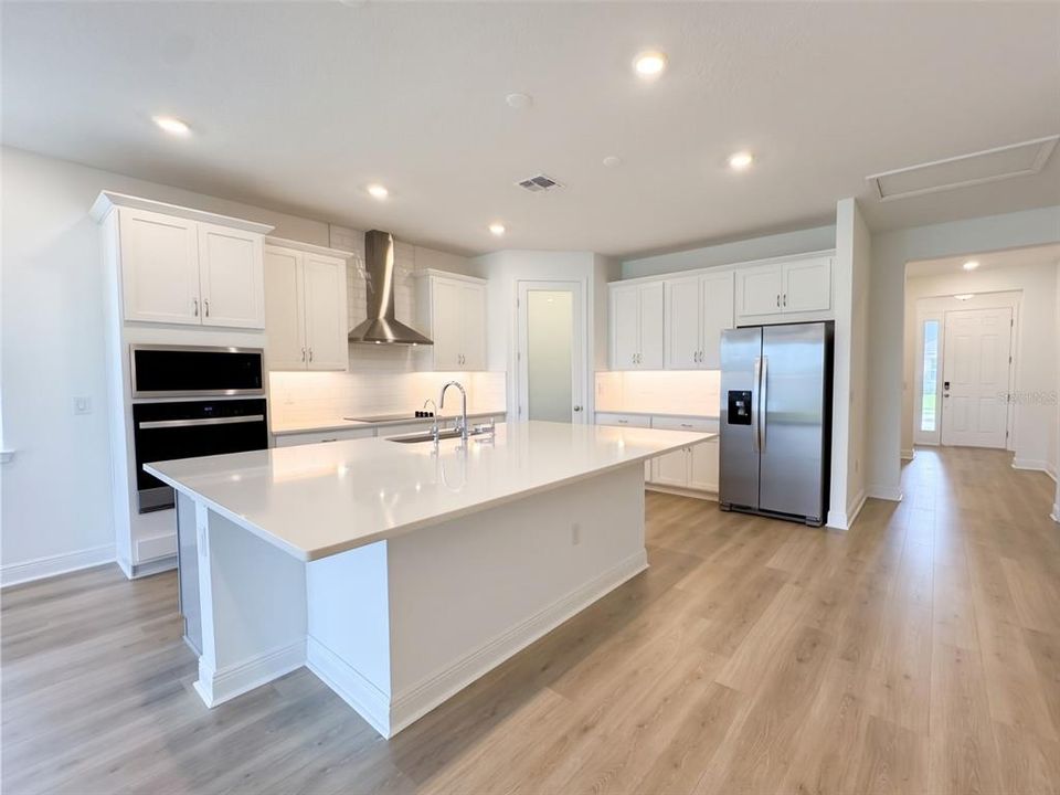 For Rent: $4,300 (6 beds, 4 baths, 3412 Square Feet)
