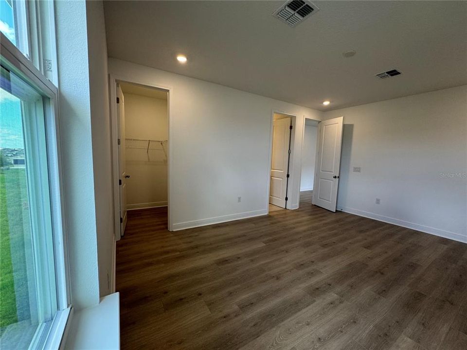 For Rent: $4,300 (6 beds, 4 baths, 3412 Square Feet)
