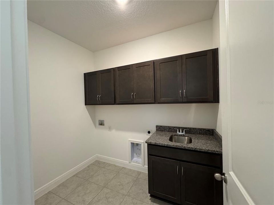 For Rent: $4,300 (6 beds, 4 baths, 3412 Square Feet)