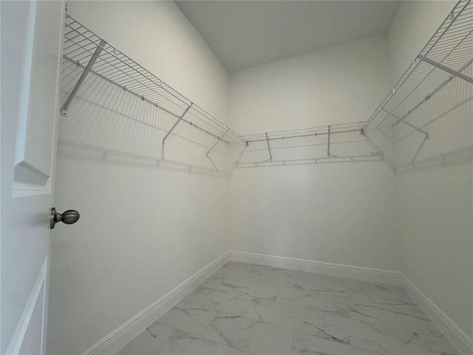 For Rent: $4,300 (6 beds, 4 baths, 3412 Square Feet)