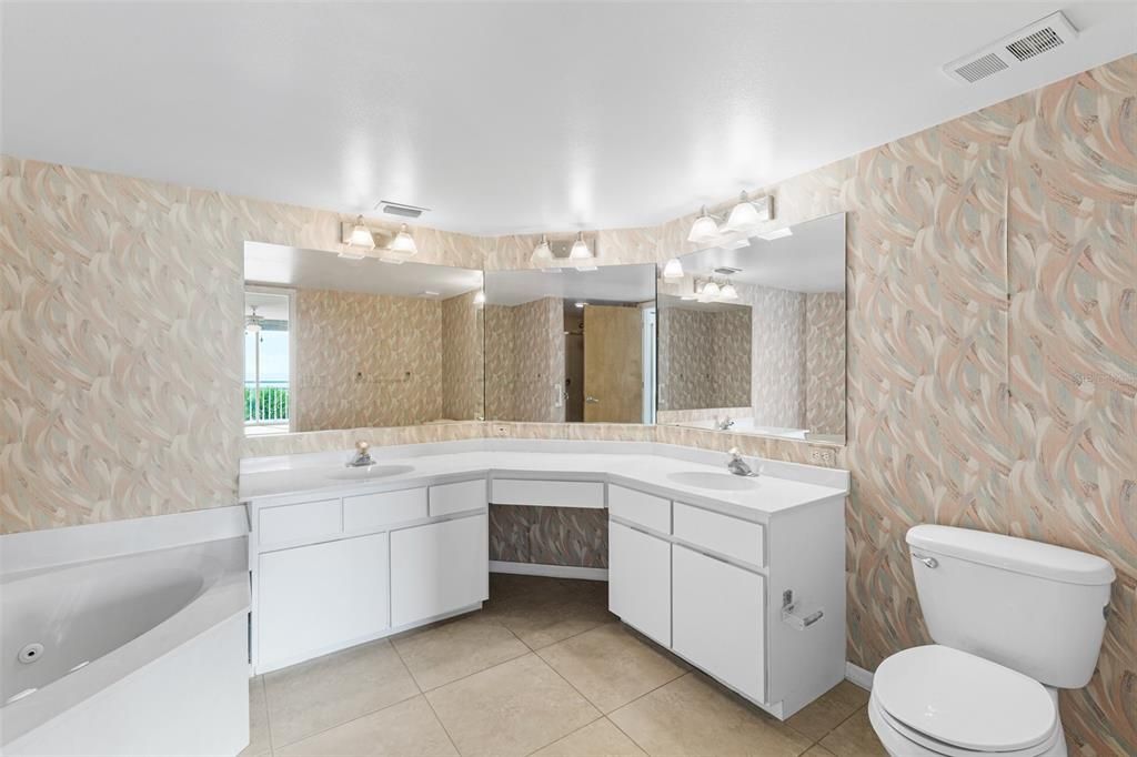 For Sale: $550,000 (2 beds, 2 baths, 1602 Square Feet)