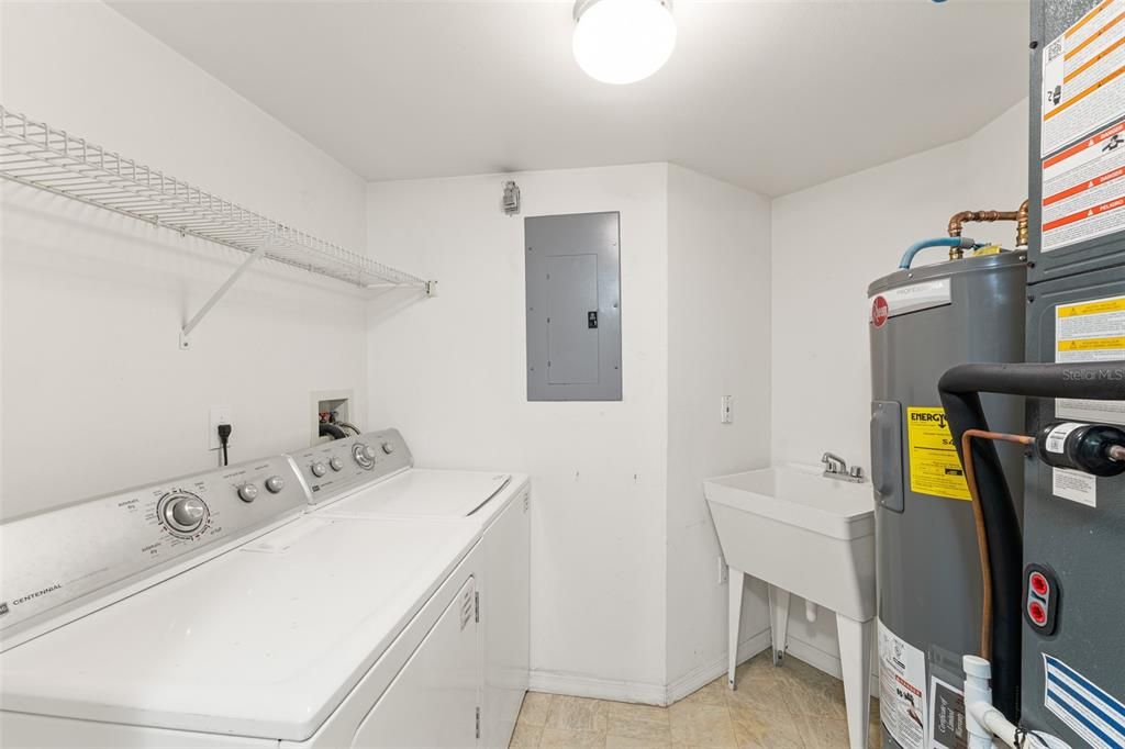 For Sale: $550,000 (2 beds, 2 baths, 1602 Square Feet)