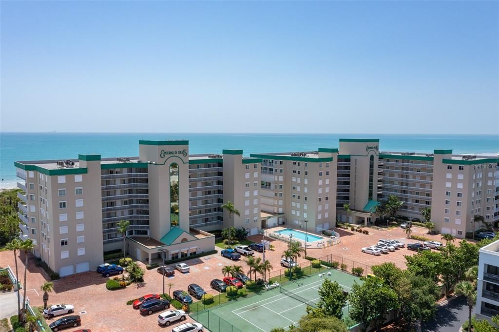 For Sale: $550,000 (2 beds, 2 baths, 1602 Square Feet)