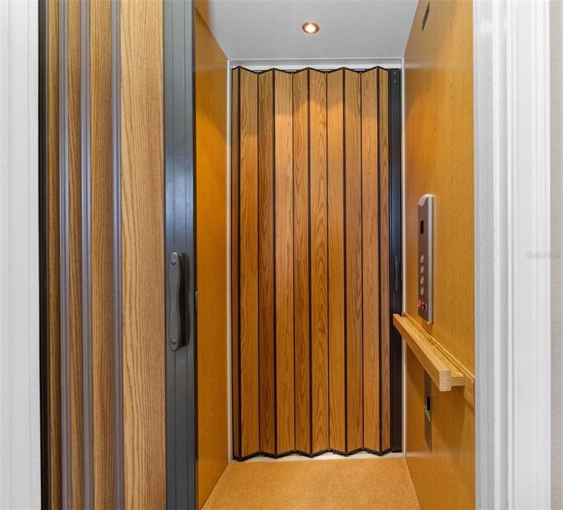 На продажу: $575,000 (2 спален, 2 ванн, 1745 Квадратных фут)