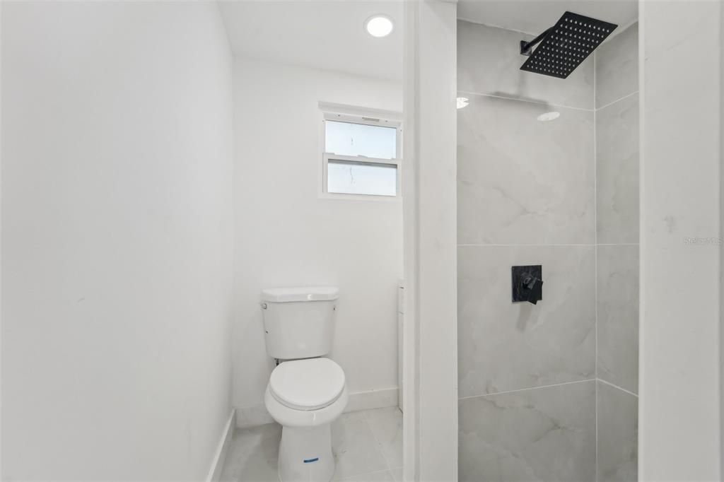 En Venta: $270,000 (4 camas, 2 baños, 1298 Pies cuadrados)