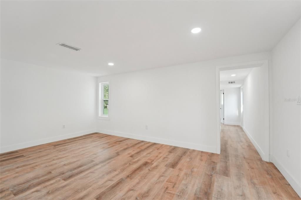 En Venta: $270,000 (4 camas, 2 baños, 1298 Pies cuadrados)