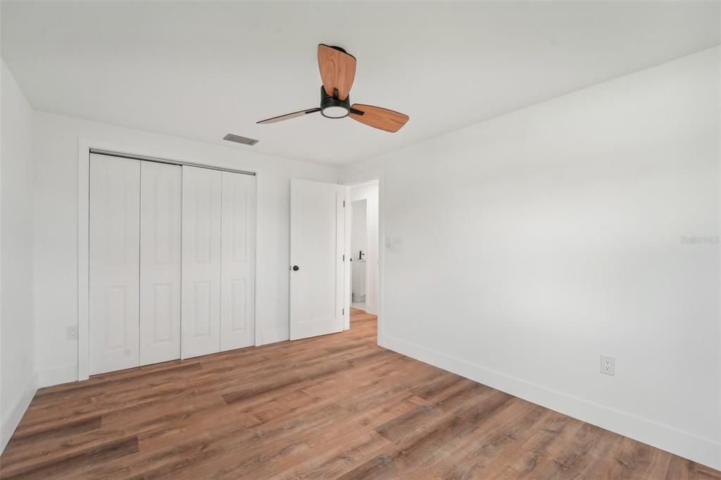 En Venta: $270,000 (4 camas, 2 baños, 1298 Pies cuadrados)