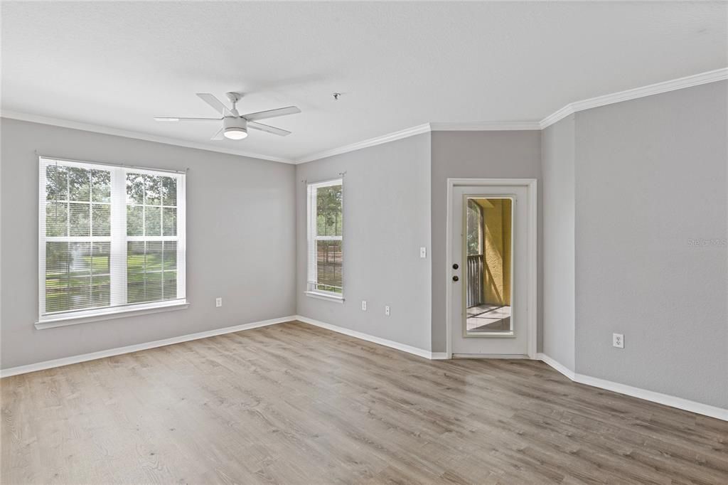 For Sale: $185,000 (1 beds, 1 baths, 976 Square Feet)