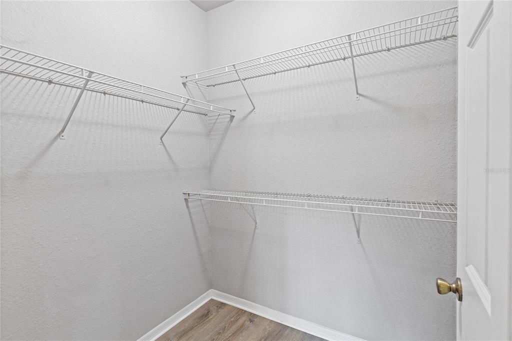 For Sale: $185,000 (1 beds, 1 baths, 976 Square Feet)
