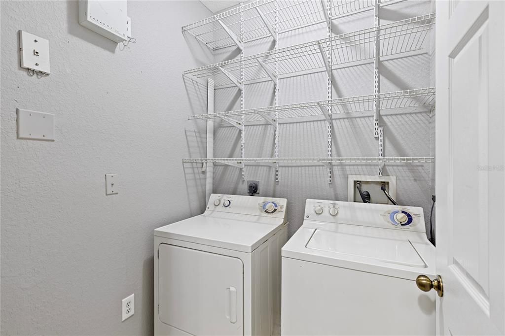 For Sale: $185,000 (1 beds, 1 baths, 976 Square Feet)