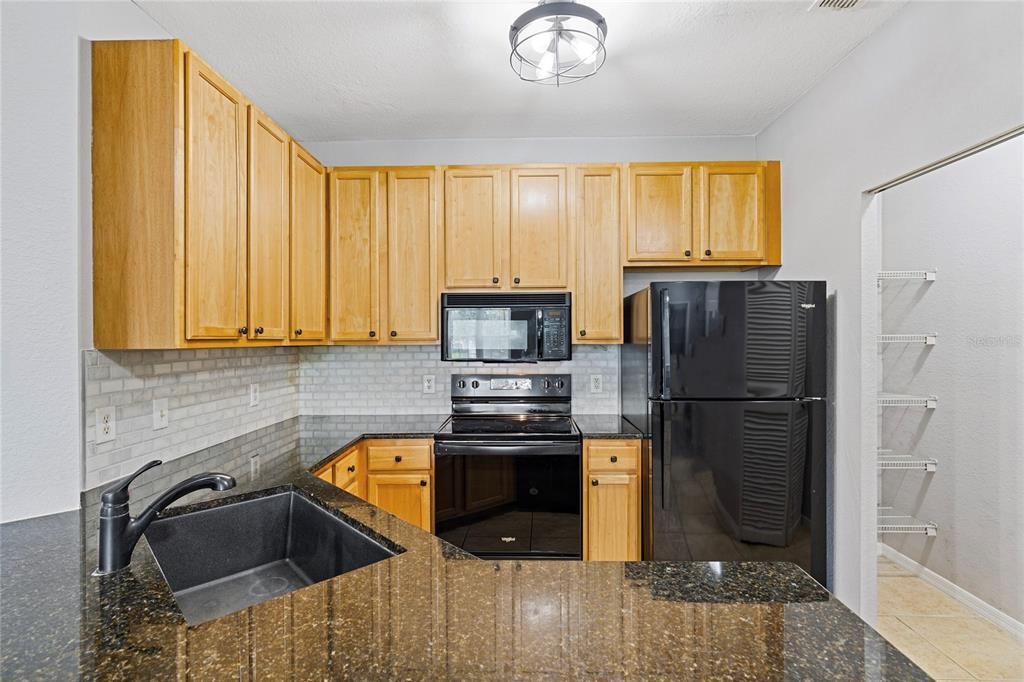 For Sale: $185,000 (1 beds, 1 baths, 976 Square Feet)
