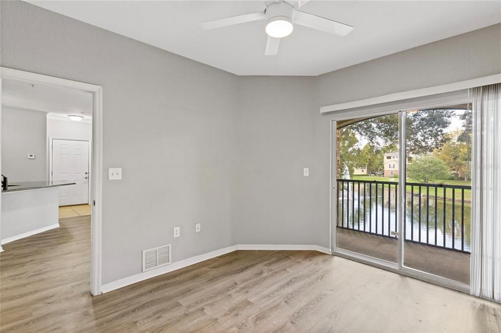 For Sale: $185,000 (1 beds, 1 baths, 976 Square Feet)