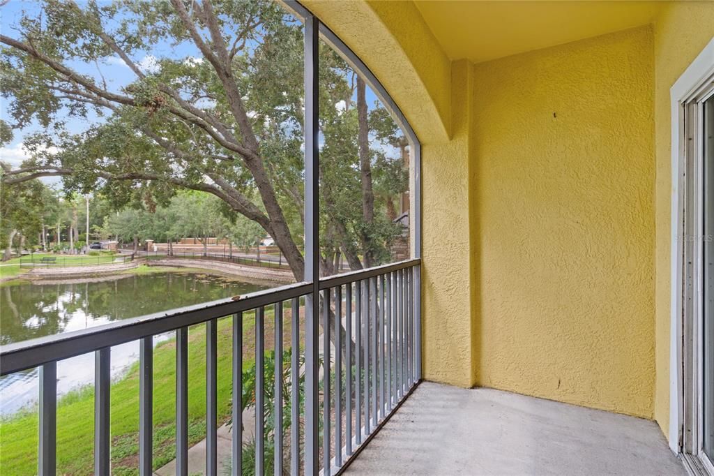 For Sale: $185,000 (1 beds, 1 baths, 976 Square Feet)