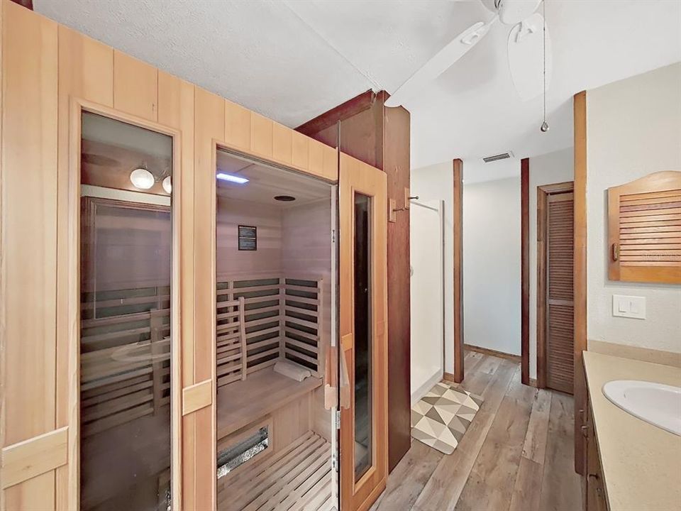На продажу: $429,900 (2 спален, 2 ванн, 1330 Квадратных фут)