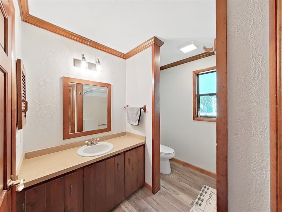 На продажу: $429,900 (2 спален, 2 ванн, 1330 Квадратных фут)