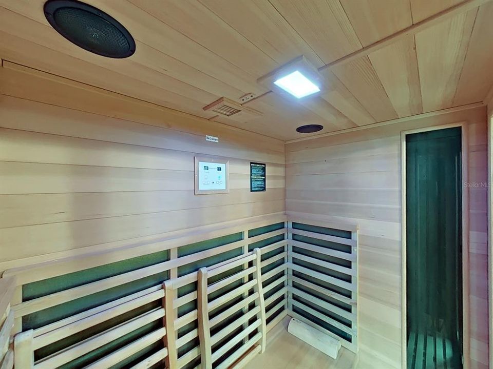 На продажу: $429,900 (2 спален, 2 ванн, 1330 Квадратных фут)