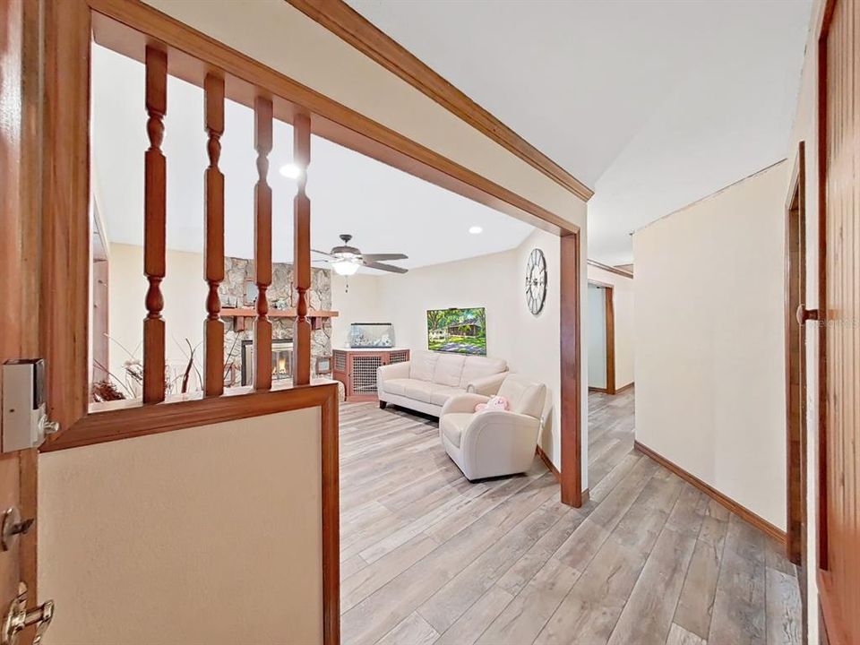 На продажу: $429,900 (2 спален, 2 ванн, 1330 Квадратных фут)