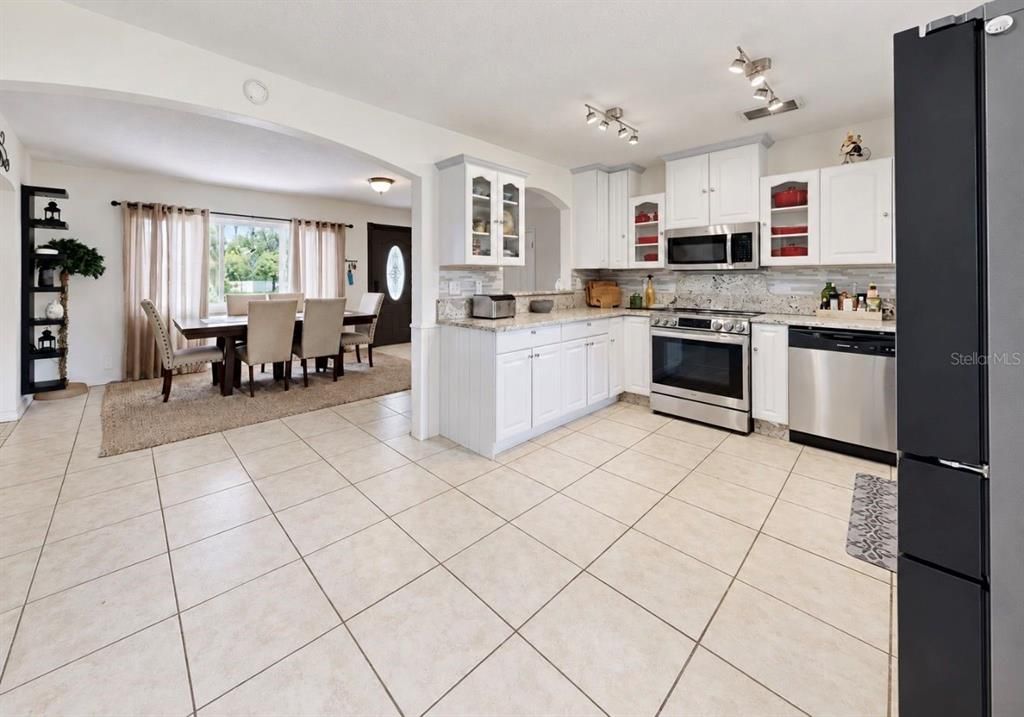 For Sale: $529,000 (3 beds, 3 baths, 2276 Square Feet)