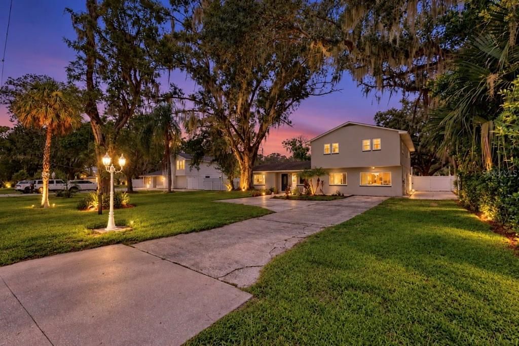 For Sale: $529,000 (3 beds, 3 baths, 2276 Square Feet)