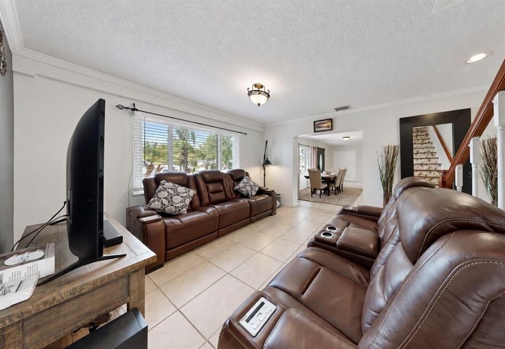 For Sale: $529,000 (3 beds, 3 baths, 2276 Square Feet)