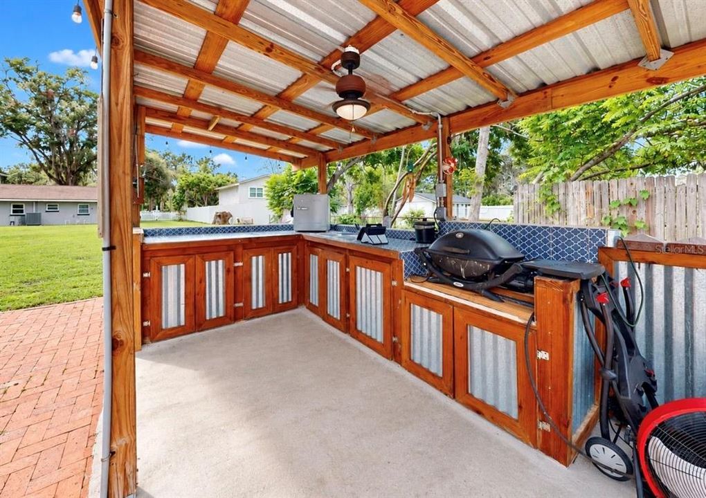 For Sale: $529,000 (3 beds, 3 baths, 2276 Square Feet)