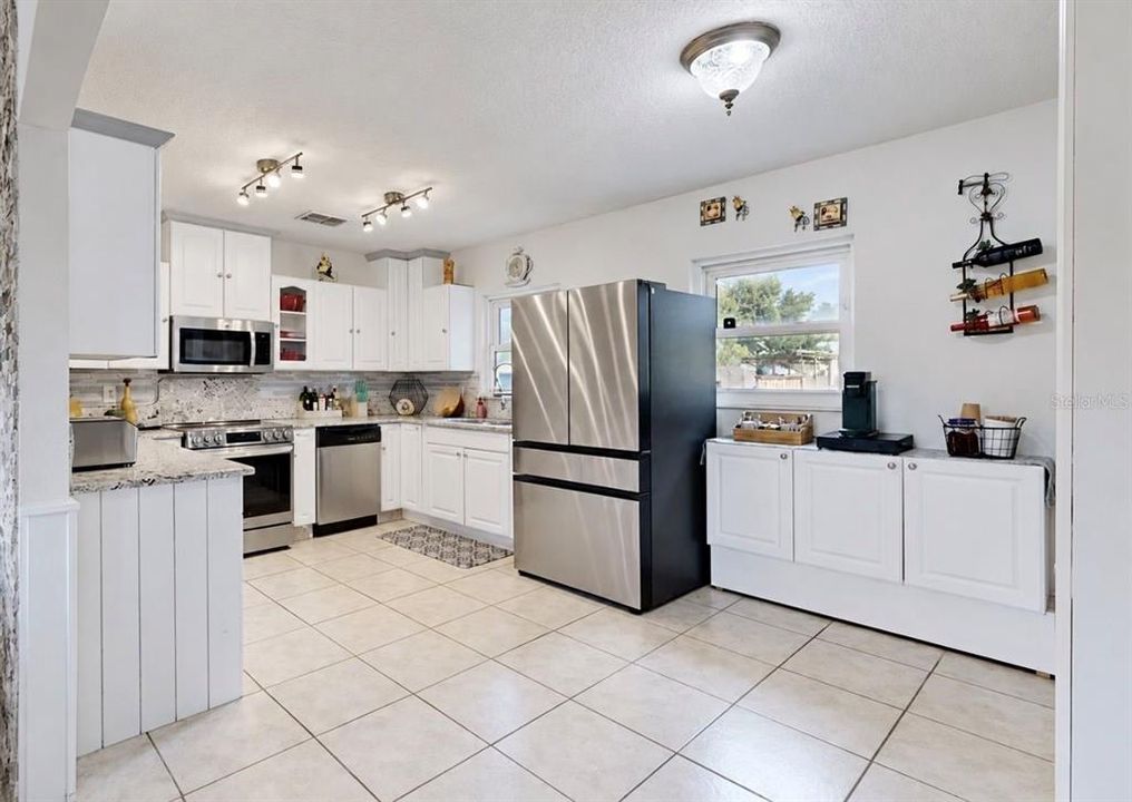 For Sale: $529,000 (3 beds, 3 baths, 2276 Square Feet)