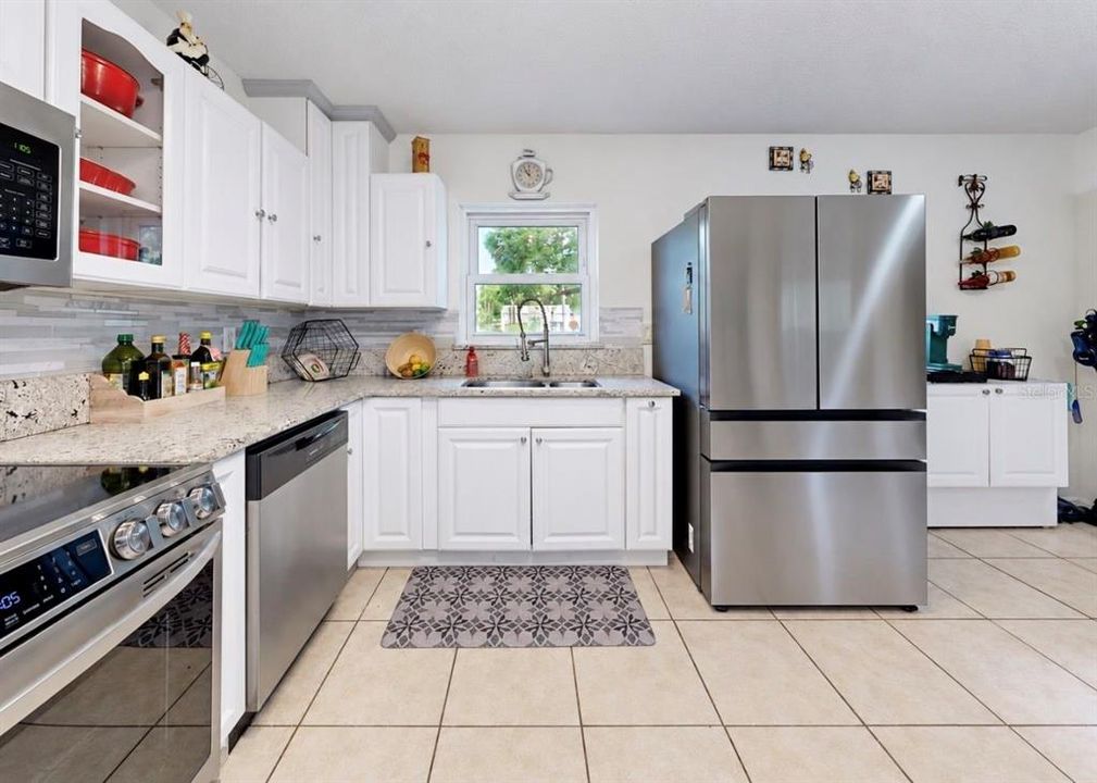For Sale: $529,000 (3 beds, 3 baths, 2276 Square Feet)