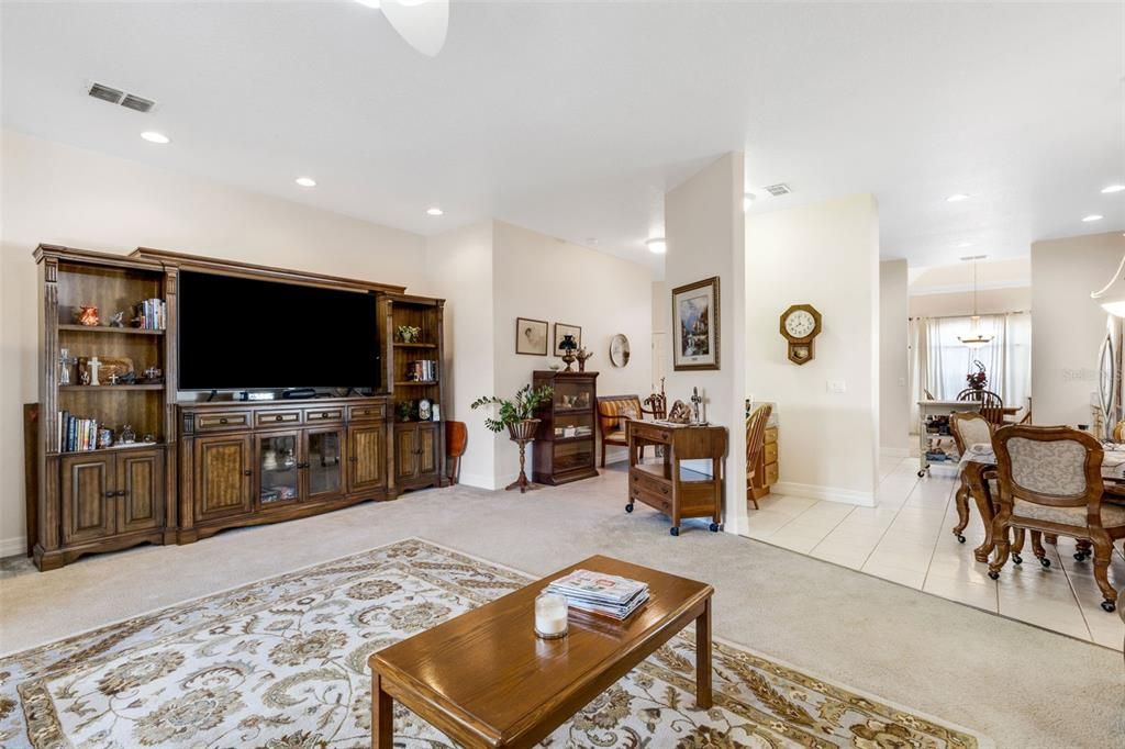 На продажу: $359,900 (3 спален, 2 ванн, 2084 Квадратных фут)