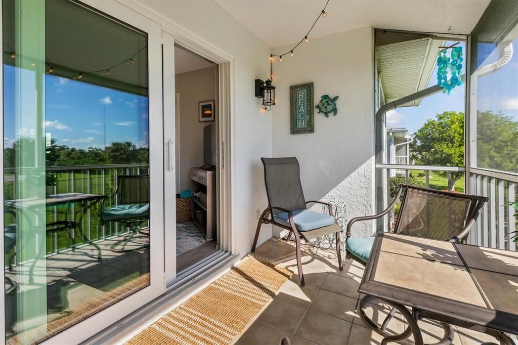 For Sale: $149,900 (2 beds, 2 baths, 897 Square Feet)