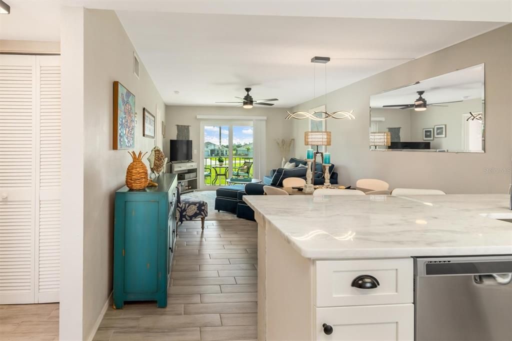 For Sale: $149,900 (2 beds, 2 baths, 897 Square Feet)