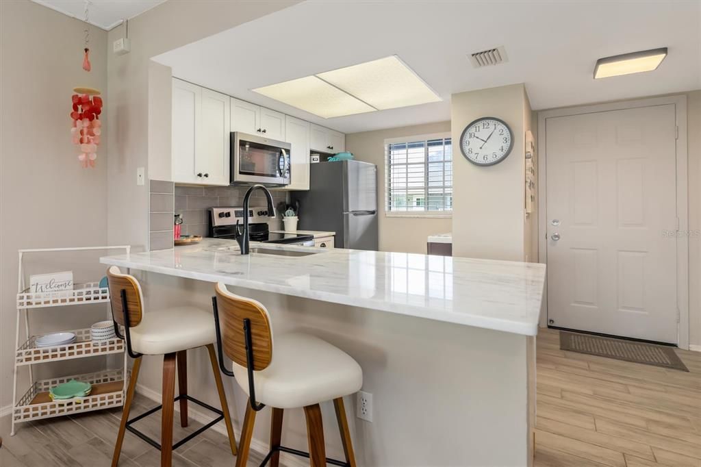 For Sale: $149,900 (2 beds, 2 baths, 897 Square Feet)