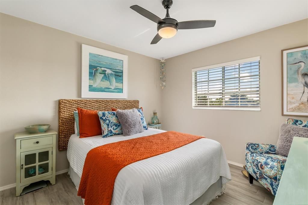 For Sale: $149,900 (2 beds, 2 baths, 897 Square Feet)
