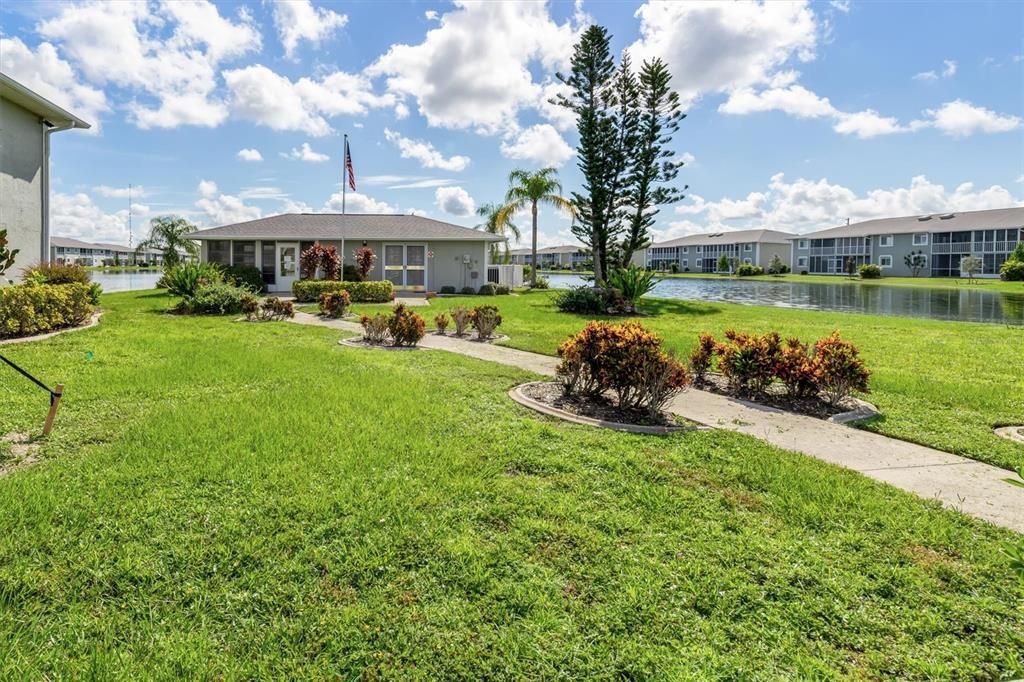 For Sale: $149,900 (2 beds, 2 baths, 897 Square Feet)