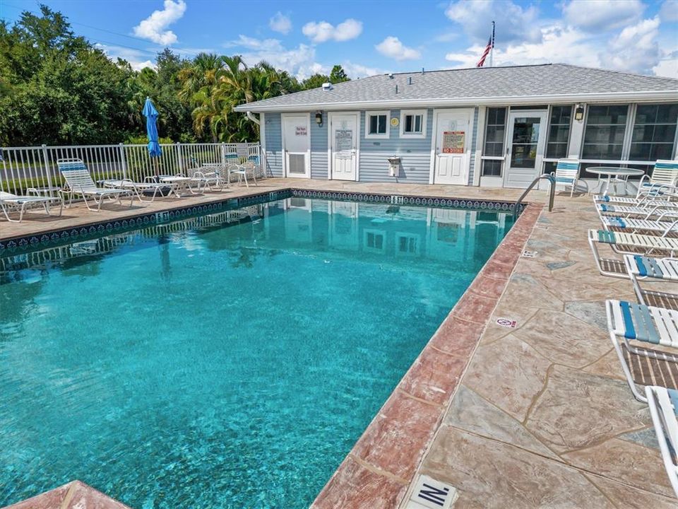 For Sale: $149,900 (2 beds, 2 baths, 897 Square Feet)