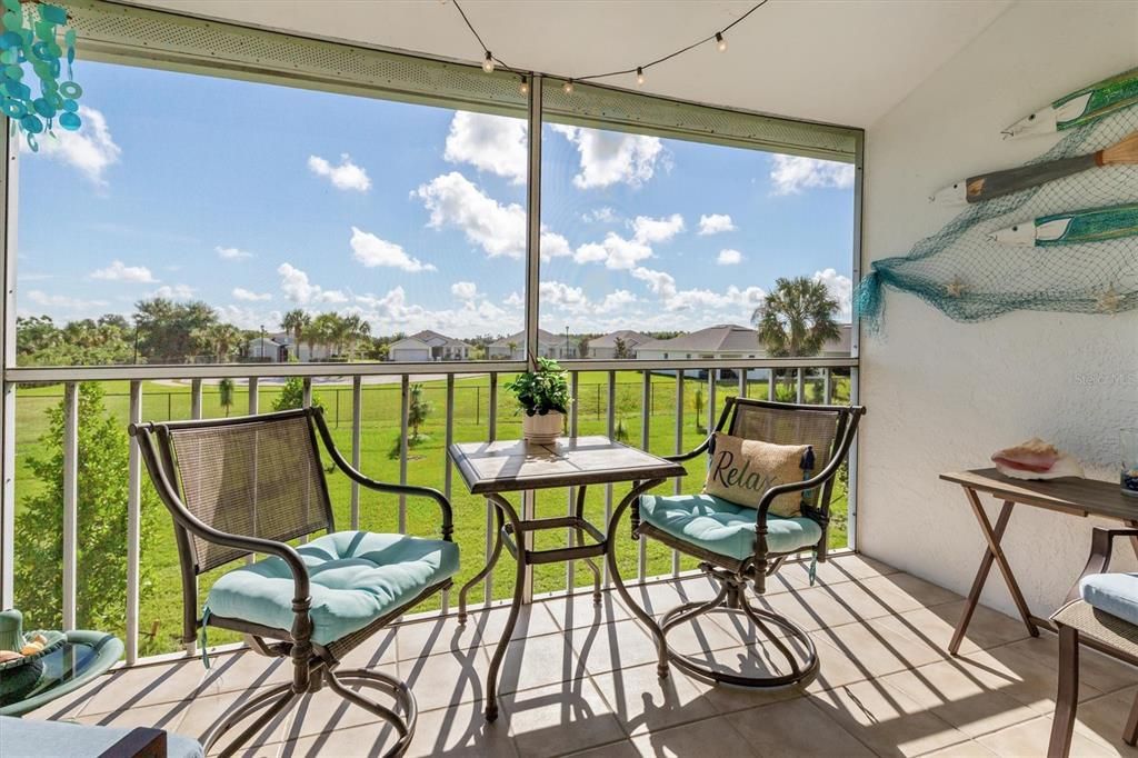 For Sale: $149,900 (2 beds, 2 baths, 897 Square Feet)