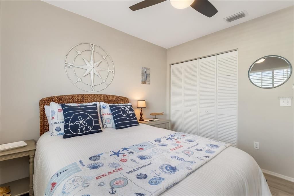 For Sale: $149,900 (2 beds, 2 baths, 897 Square Feet)