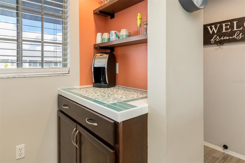 For Sale: $149,900 (2 beds, 2 baths, 897 Square Feet)