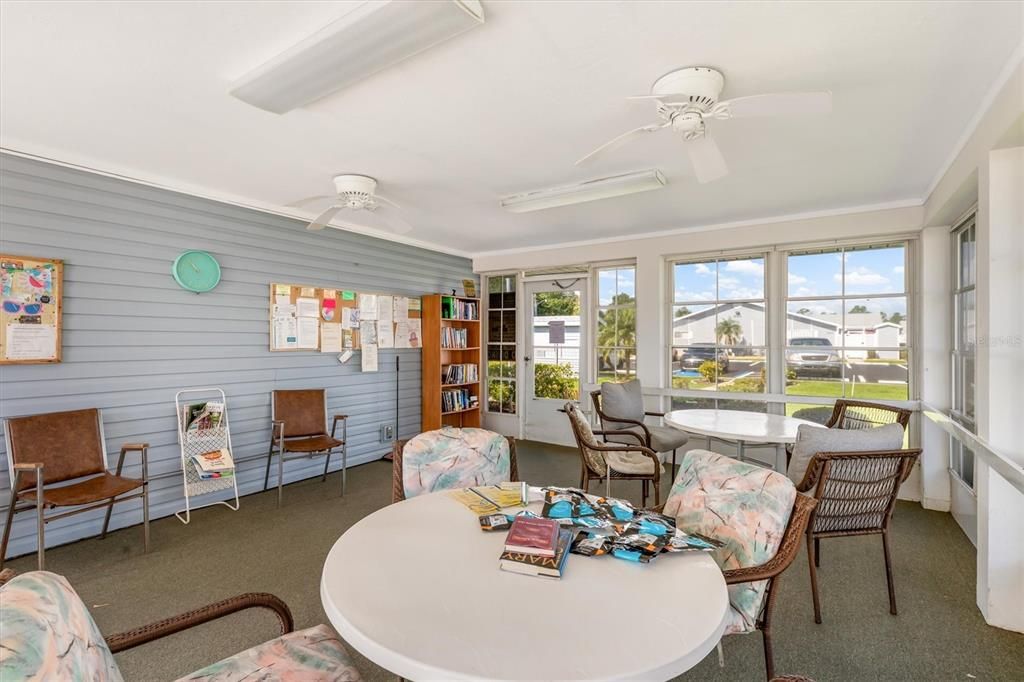 For Sale: $149,900 (2 beds, 2 baths, 897 Square Feet)