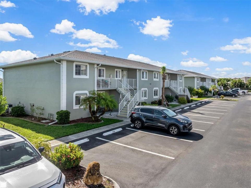 For Sale: $149,900 (2 beds, 2 baths, 897 Square Feet)
