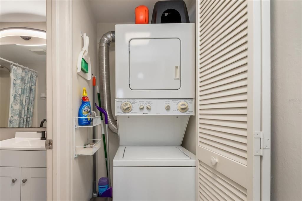 For Sale: $149,900 (2 beds, 2 baths, 897 Square Feet)
