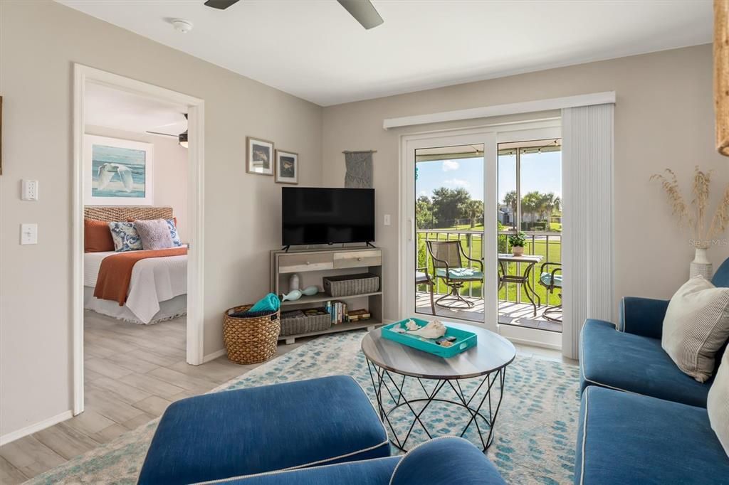 For Sale: $149,900 (2 beds, 2 baths, 897 Square Feet)