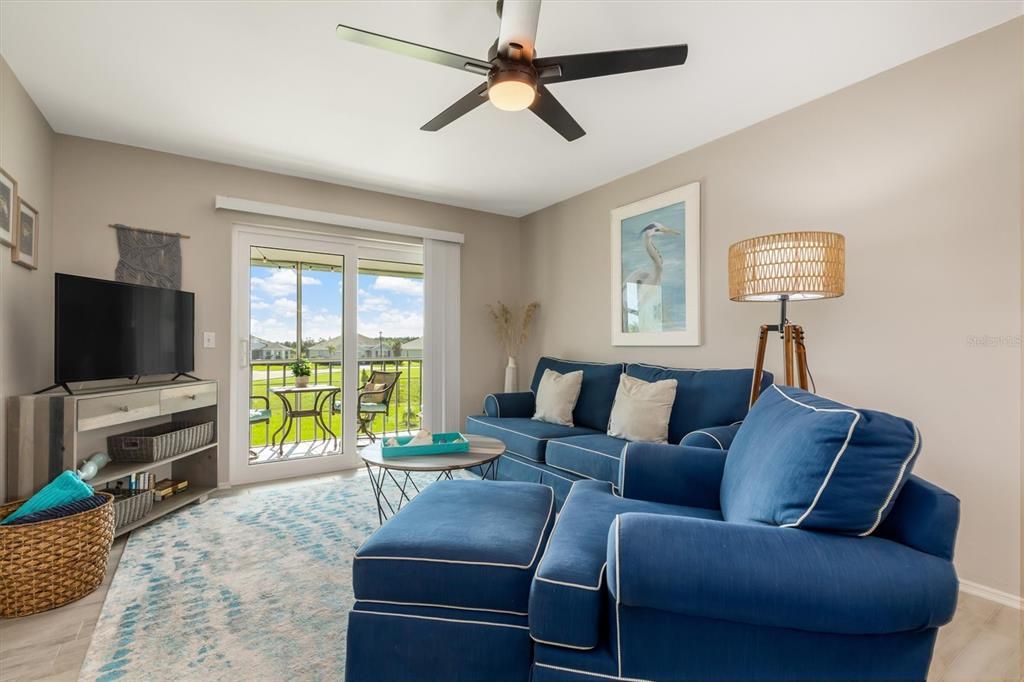 For Sale: $149,900 (2 beds, 2 baths, 897 Square Feet)