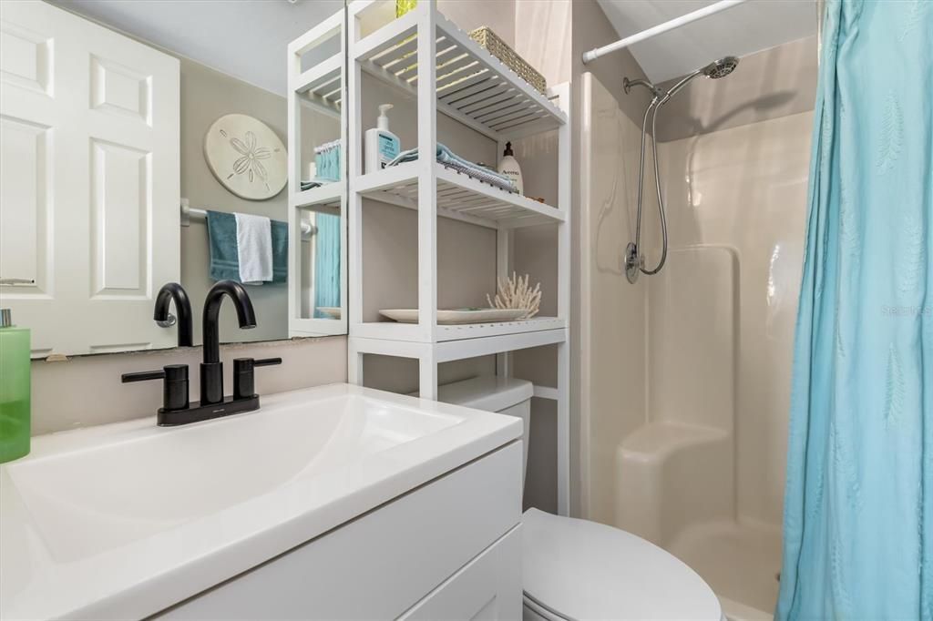 For Sale: $149,900 (2 beds, 2 baths, 897 Square Feet)