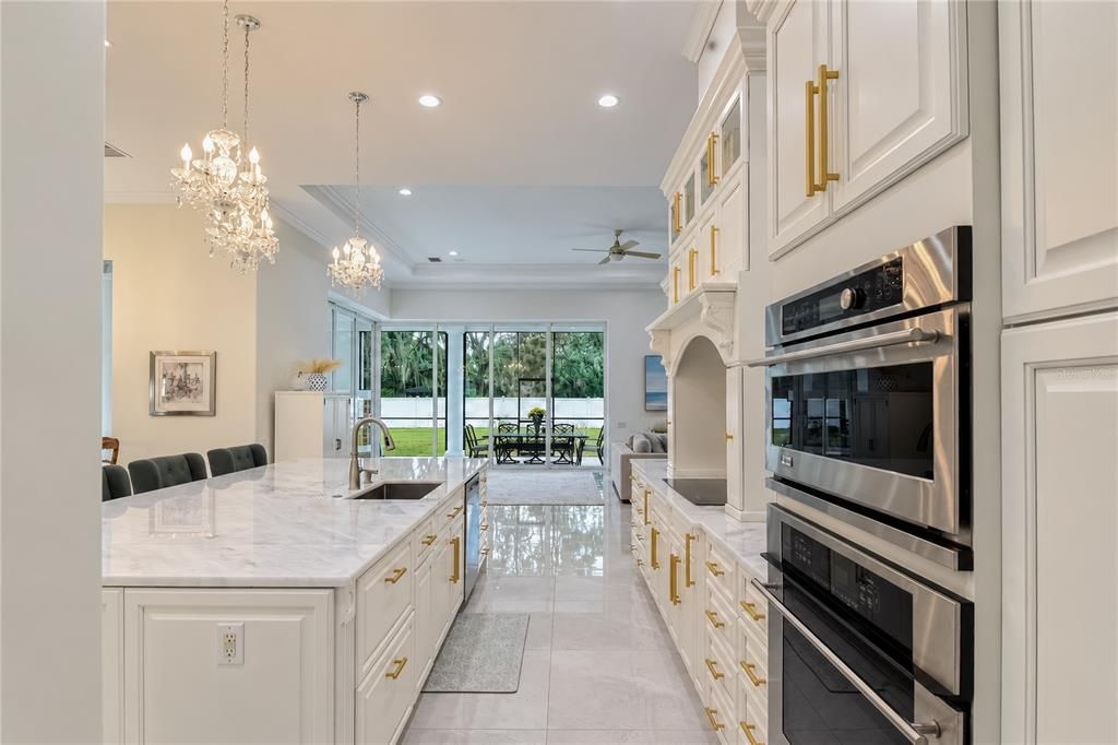 For Sale: $2,499,000 (5 beds, 6 baths, 7223 Square Feet)