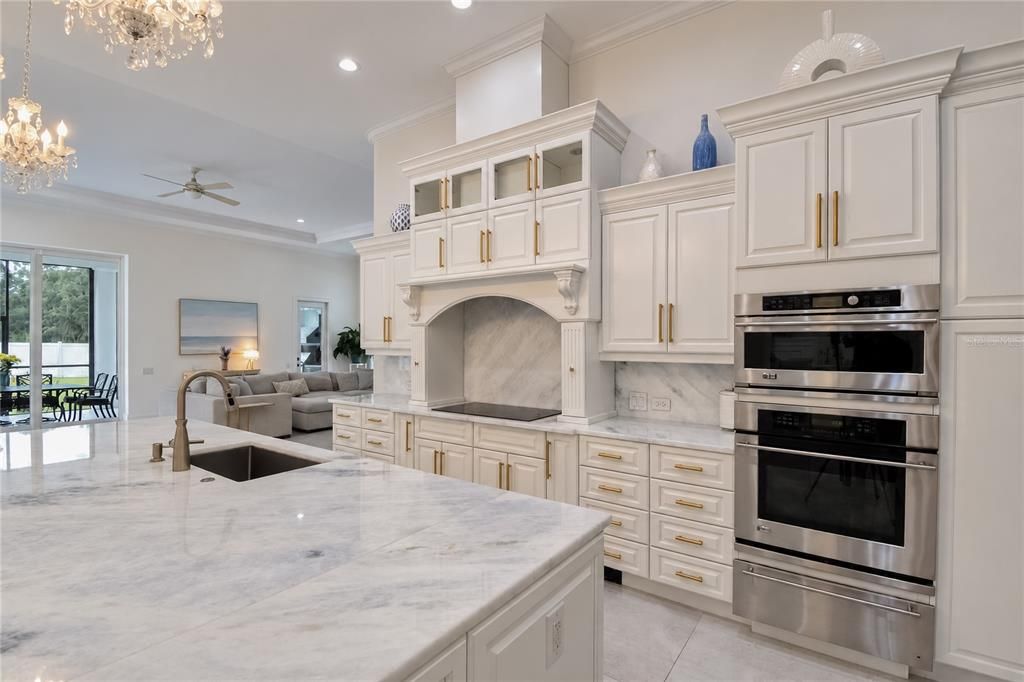 For Sale: $2,499,000 (5 beds, 6 baths, 7223 Square Feet)