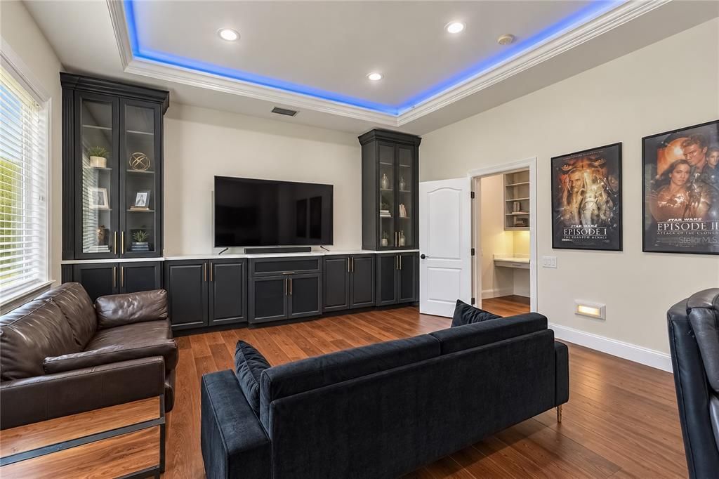 For Sale: $2,499,000 (5 beds, 6 baths, 7223 Square Feet)