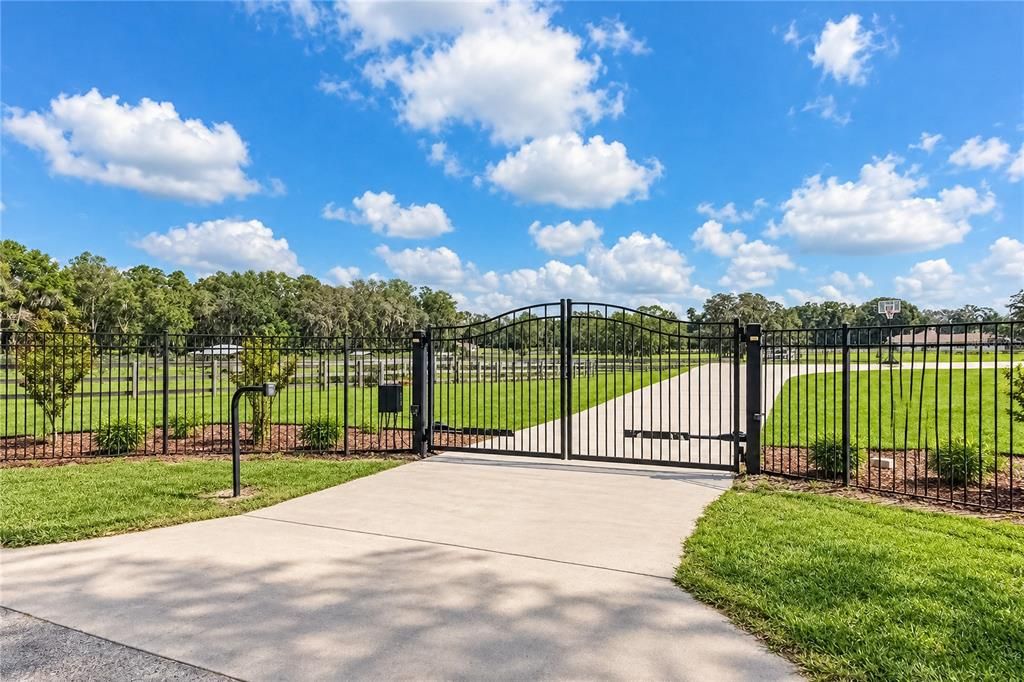 For Sale: $2,499,000 (5 beds, 6 baths, 7223 Square Feet)