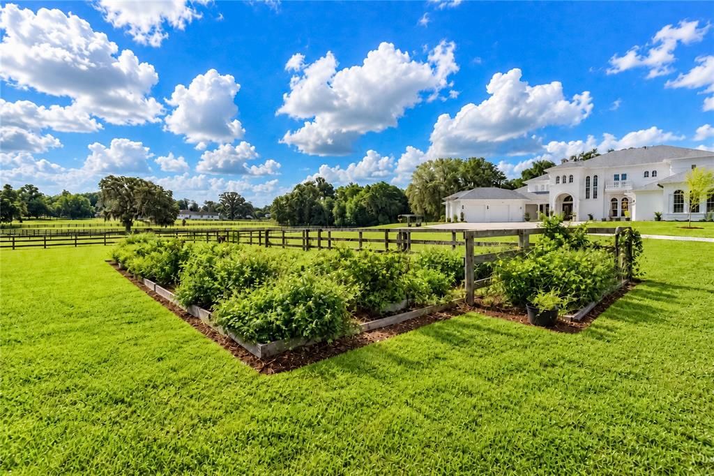 For Sale: $2,499,000 (5 beds, 6 baths, 7223 Square Feet)