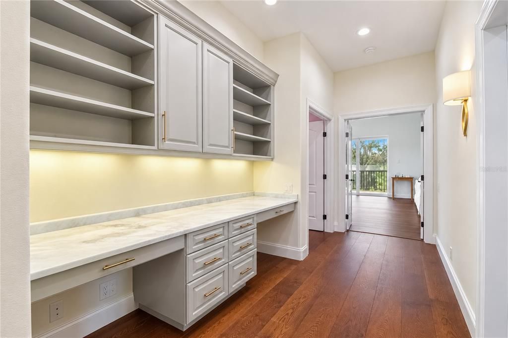 For Sale: $2,499,000 (5 beds, 6 baths, 7223 Square Feet)
