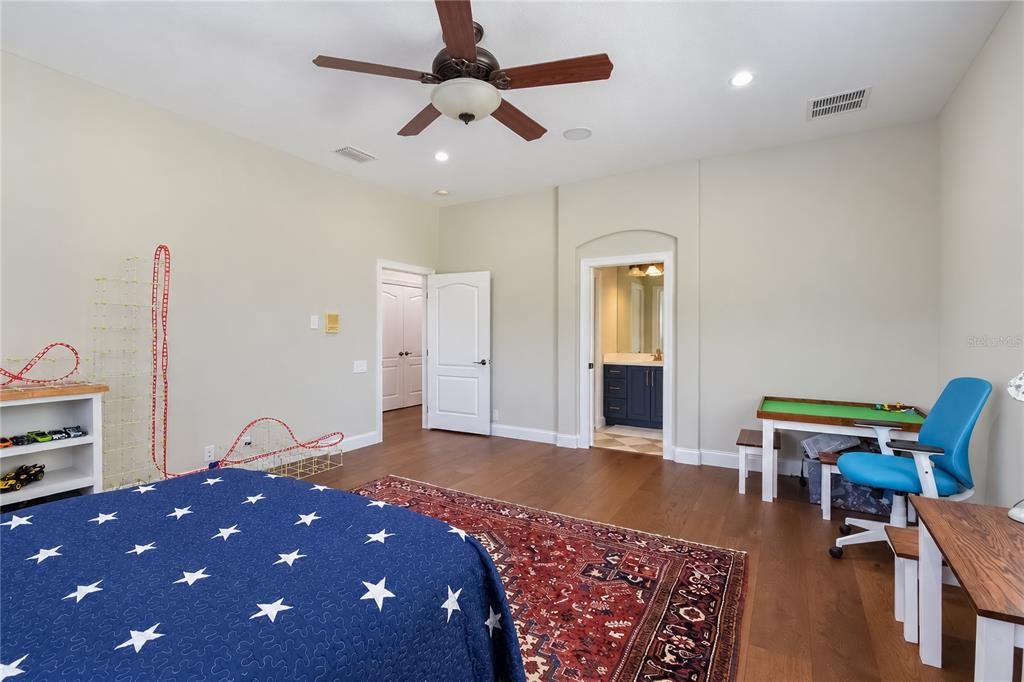 For Sale: $2,499,000 (5 beds, 6 baths, 7223 Square Feet)
